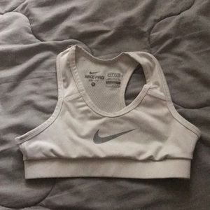 Nike pro sports bra